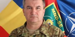 Generalul Daniel Petrescu decorat de preşedintele Poloniei Andrzej Duda